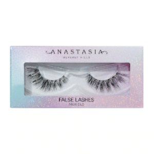 🆕 NIB 😘 Norvina false lashes ELEGANZA